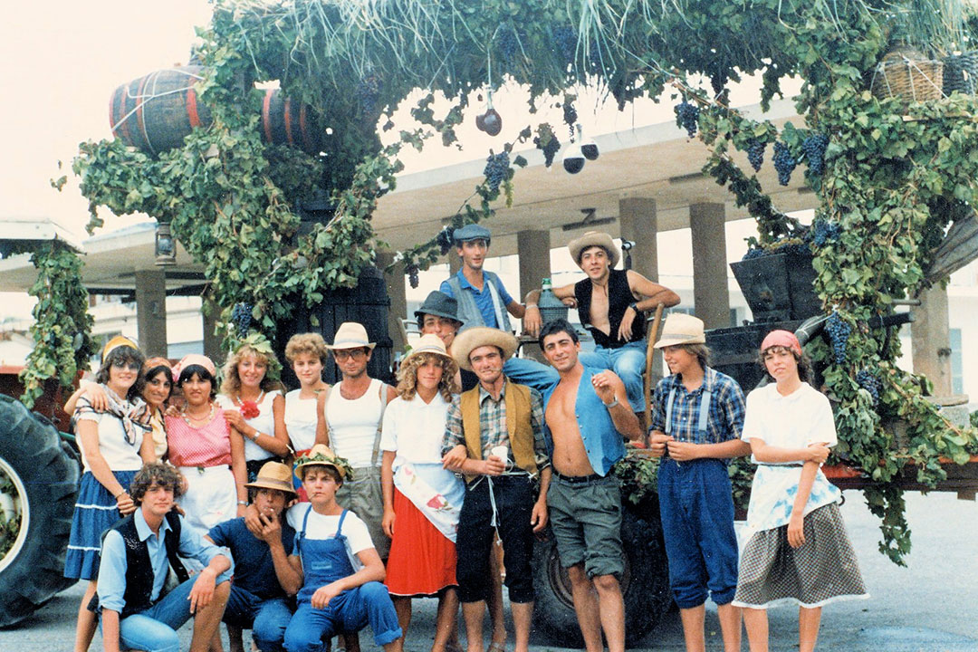Foto di gruppo della festa dell'uva, anni '80