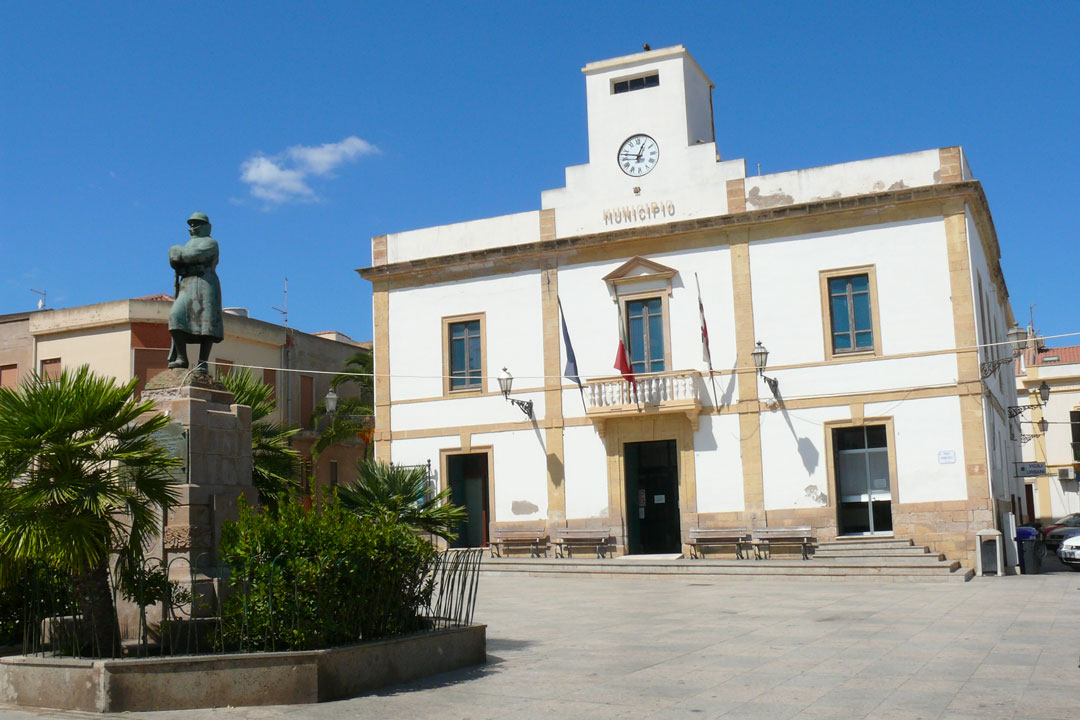 Municipio fronte piazza