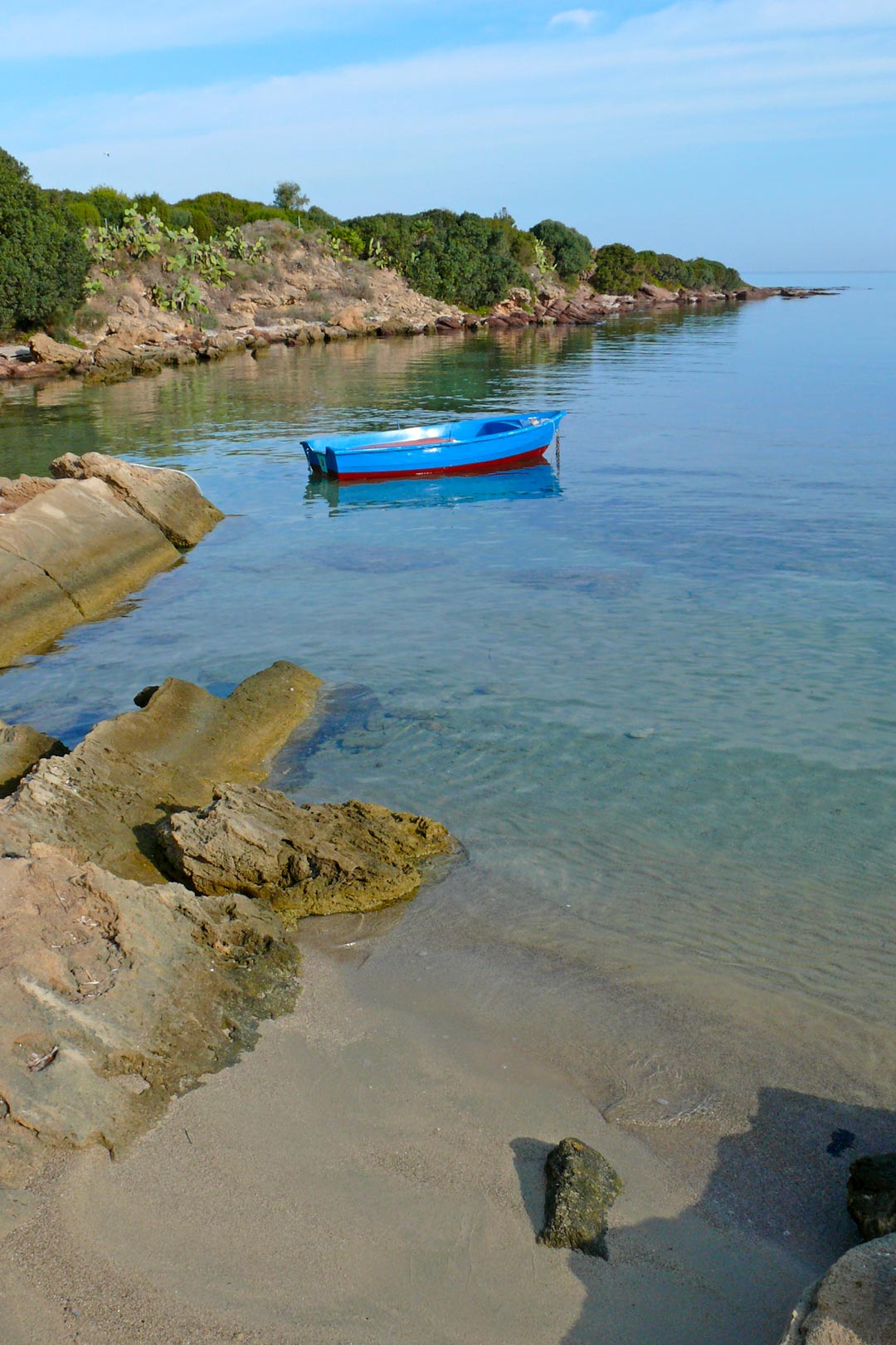 Barca attraccata  nella spiaggia