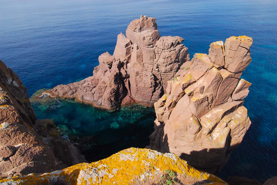 Scogli e mare cristallino