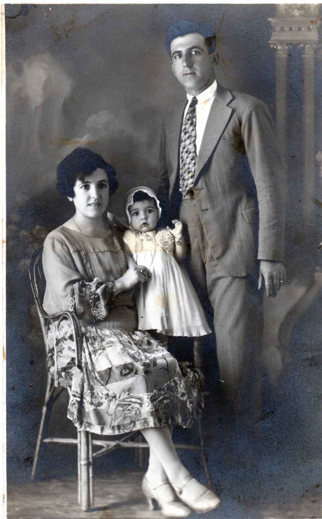 ottavia-luxoro-e-salvatore-saliu-con-la-figlia-maria-(1930)