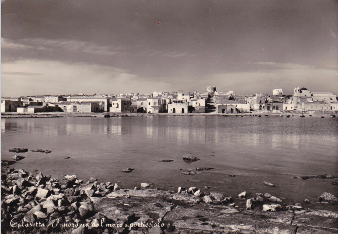Panorama del mare e del porticciolo