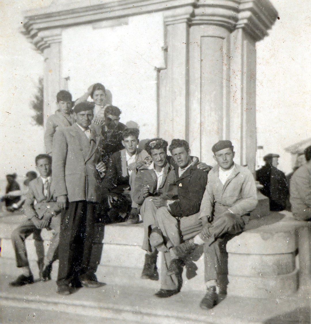 sotto-la-statua